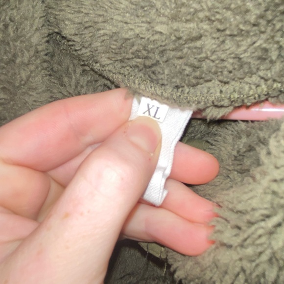 green pullover jacket - Picture 3 of 3